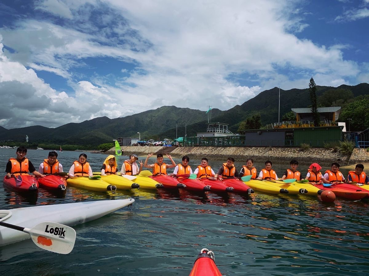 DHW Swimming Team takes part in a 3-day kayak training course